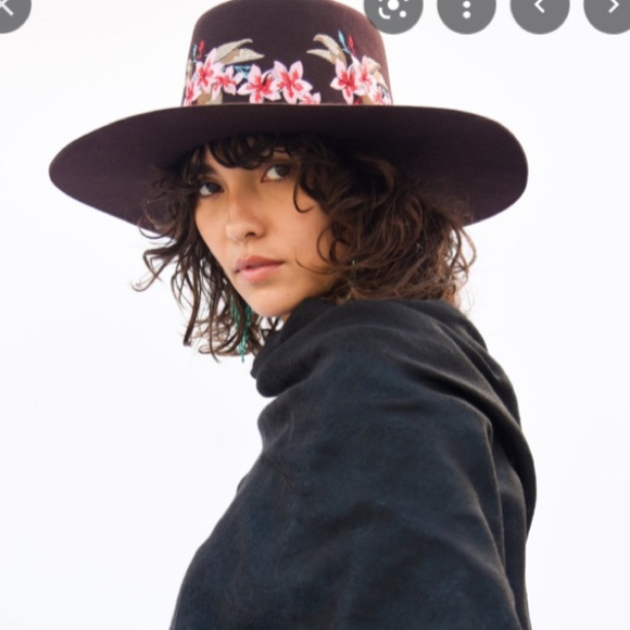 Wyeth by Todd Magill Accessories - SALE ! RARE 2xHOST PICKS !💕♥️💕NEW! WyethxFrida wool embroidered boater  hat